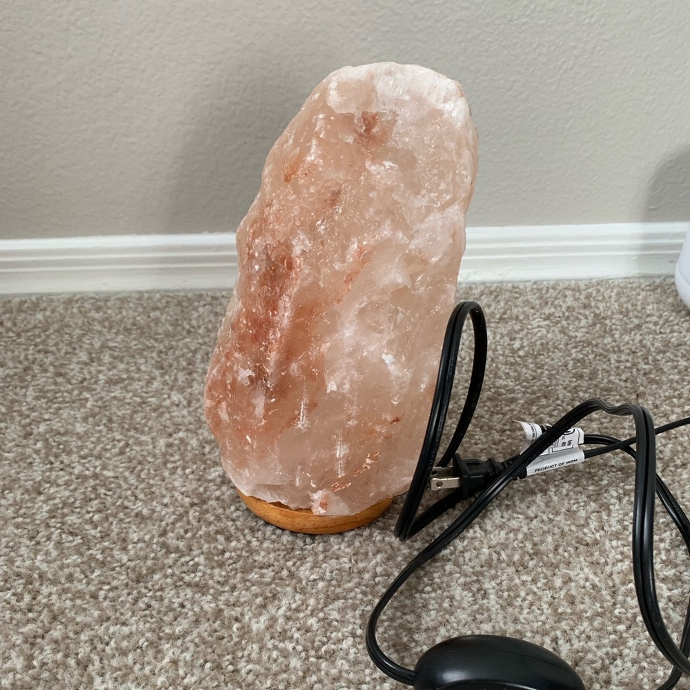 Himalayan rock salt lamp